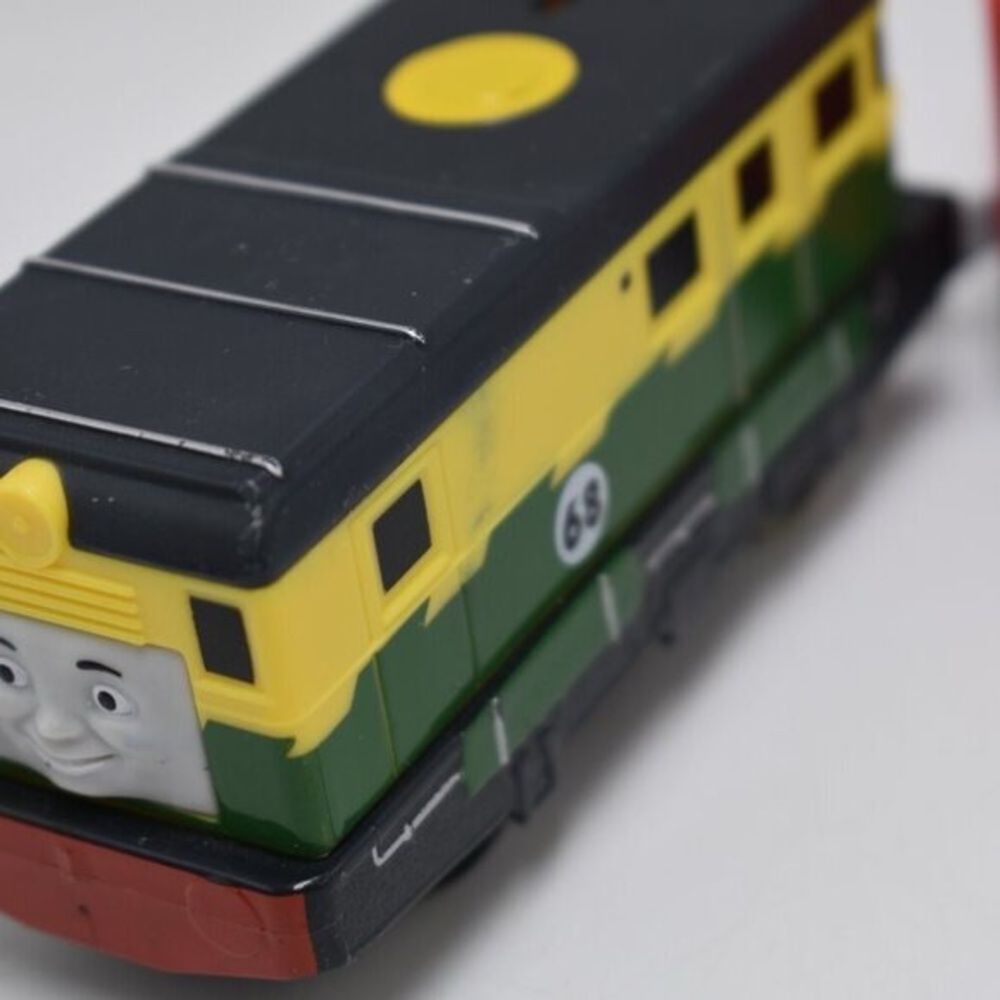 Philip 68 and Cargo Car Trackmaster Battery Operated Train Friends 2013 - Picture 5 of 12